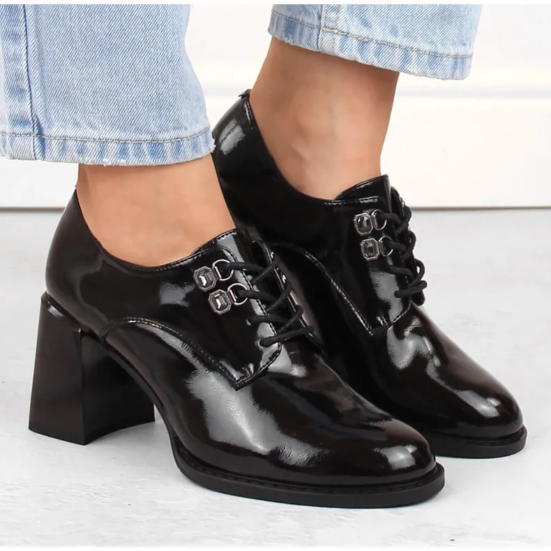 Chaussures femme en cuir verni à talon haut décoratif, noir Vinceza 63510 le noir