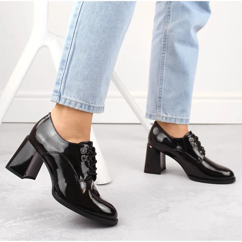 Chaussures femme en cuir verni à talon haut décoratif, noir Vinceza 63510 le noir