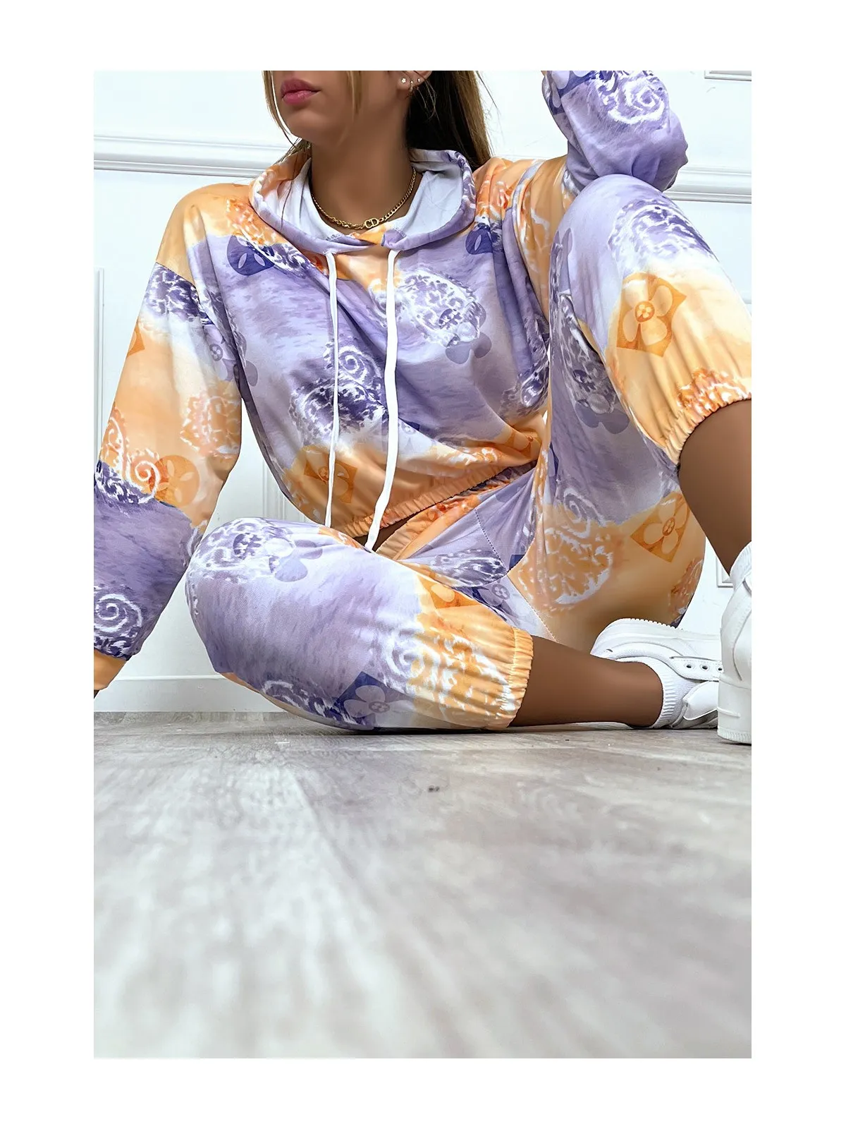 Ensemble jogging tie and dye violet avec crop sweat et jogging