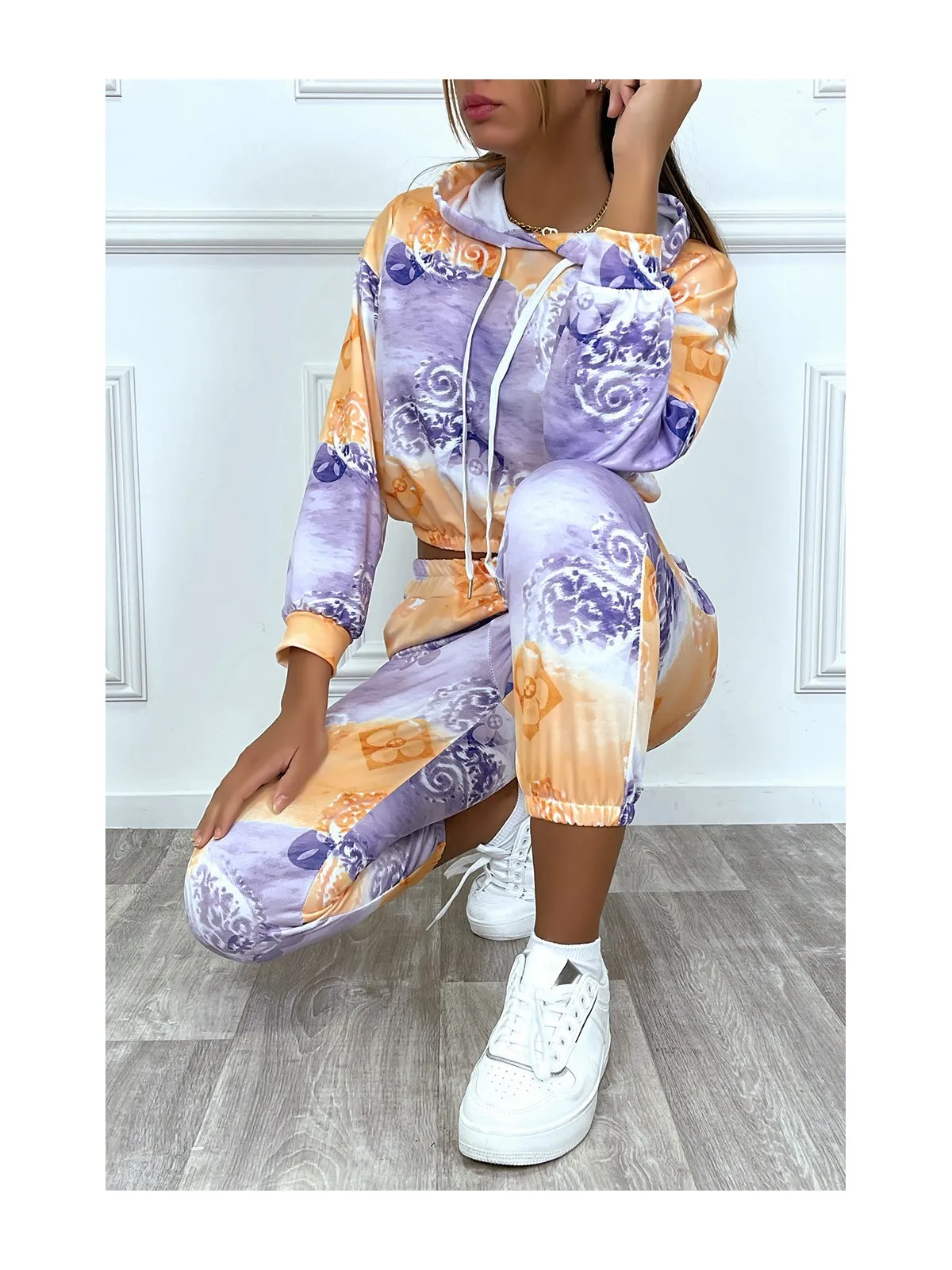 Ensemble jogging tie and dye violet avec crop sweat et jogging