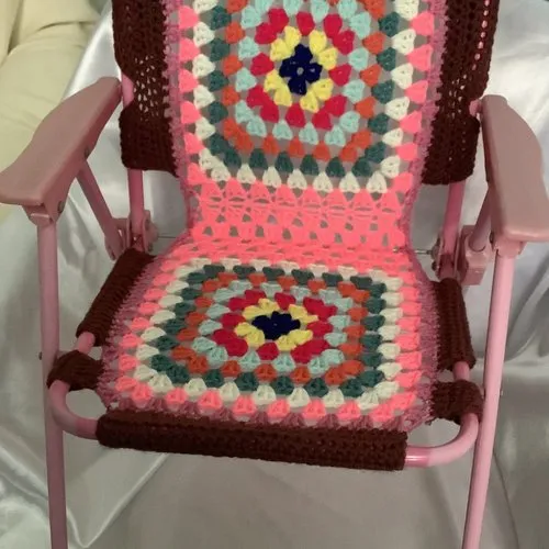 Exclusif .chic chaise pliante au crochet ,acrylique multicolore pour petite princesse .idéal pour cadeau