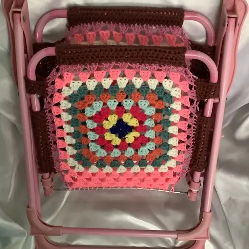 Exclusif .chic chaise pliante au crochet ,acrylique multicolore pour petite princesse .idéal pour cadeau