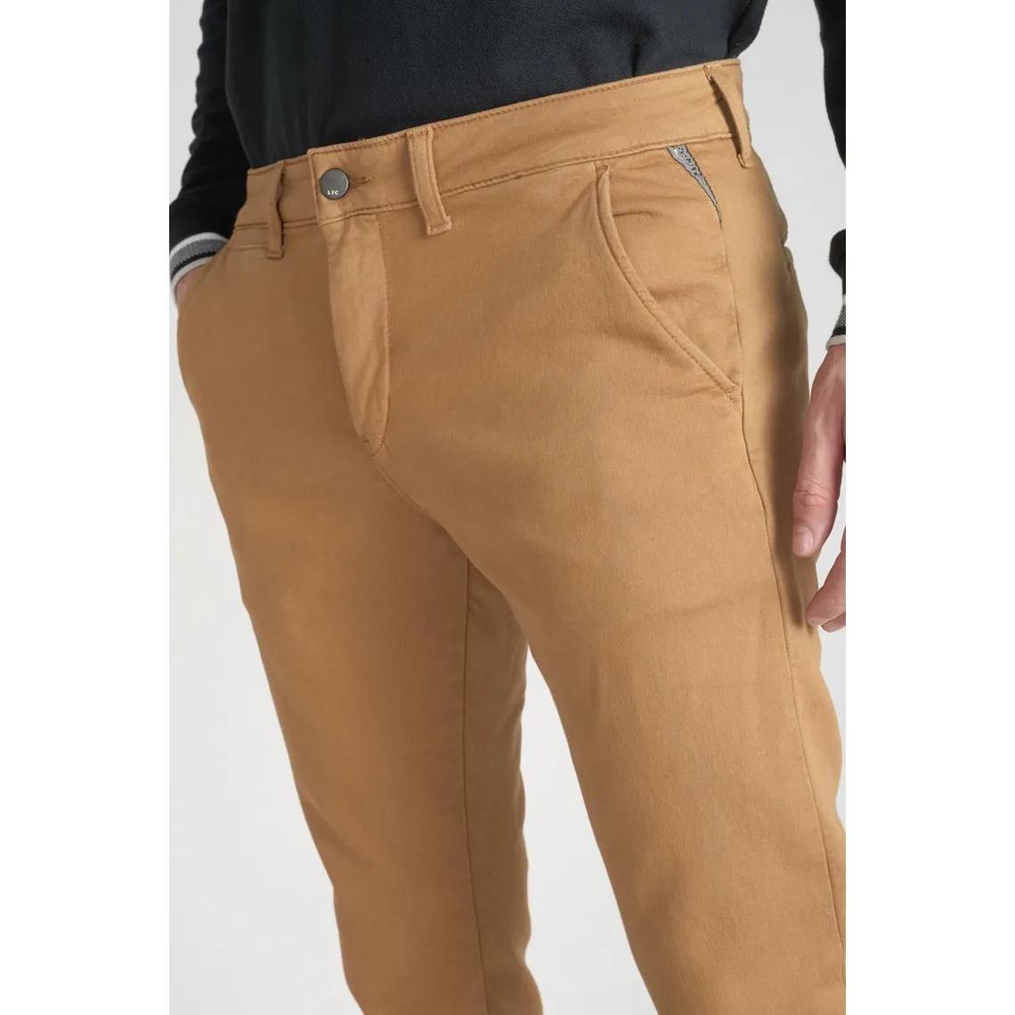 Pantalon chino Jogg Kurt camel blanc en coton | 3 Suisses