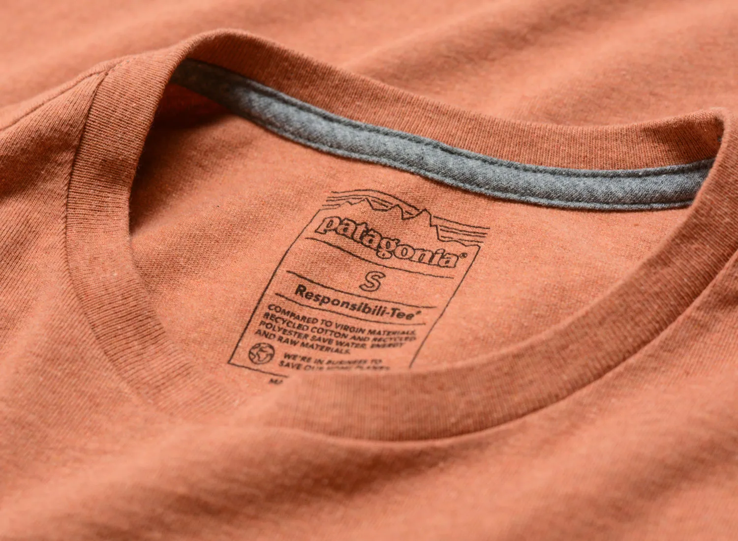 Patagonia P6 Logo Responsibili Tee Redtail Rust