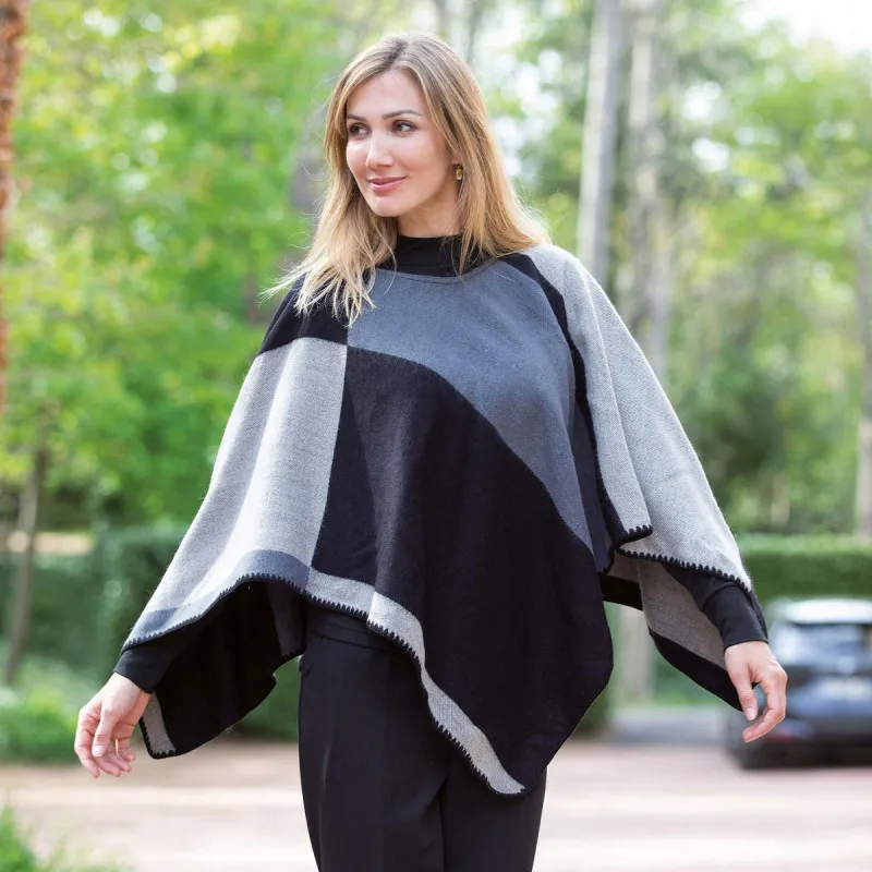 Poncho tons gris graphique - femme senior