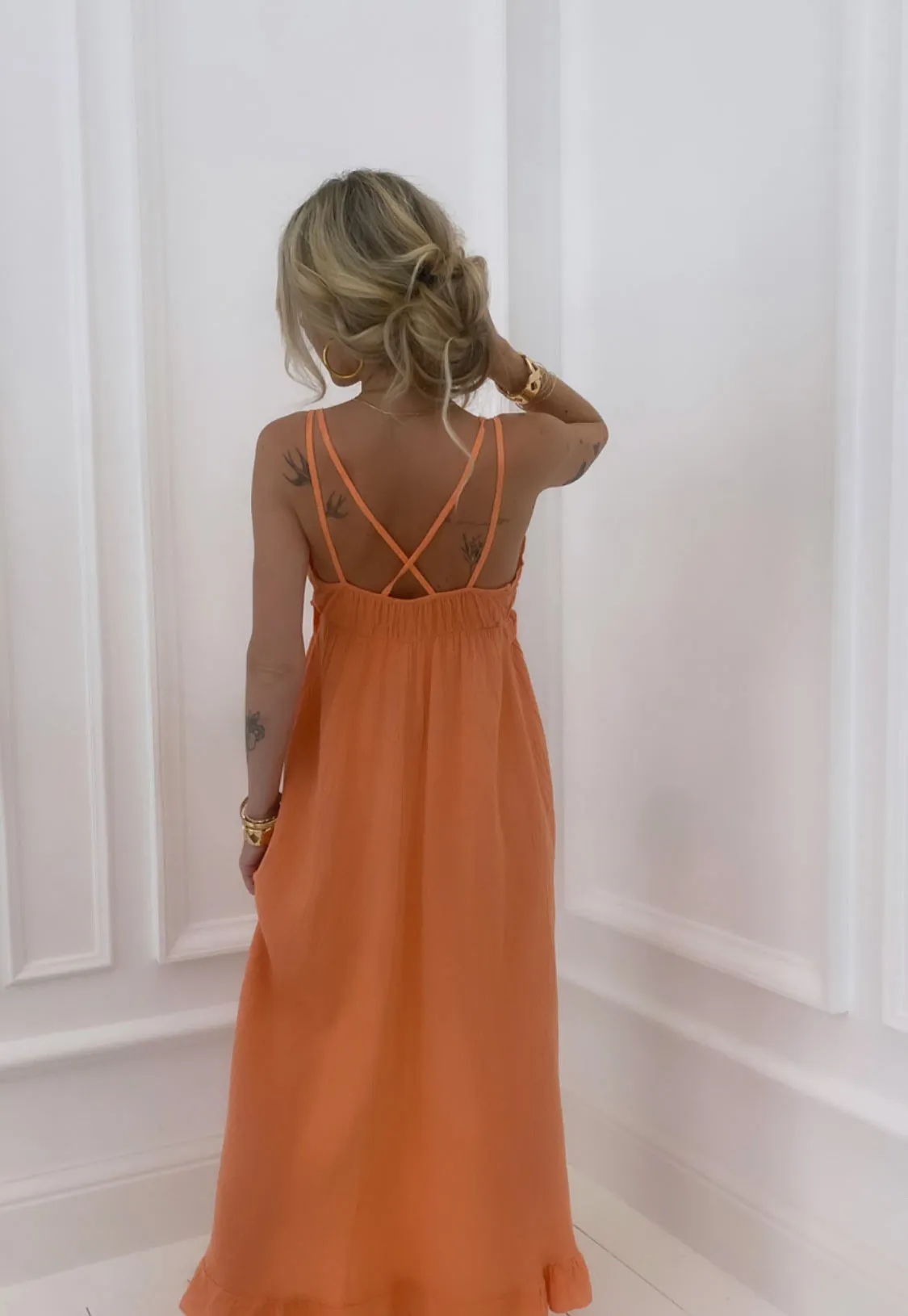 Robe orange asymétrique à volants en coton