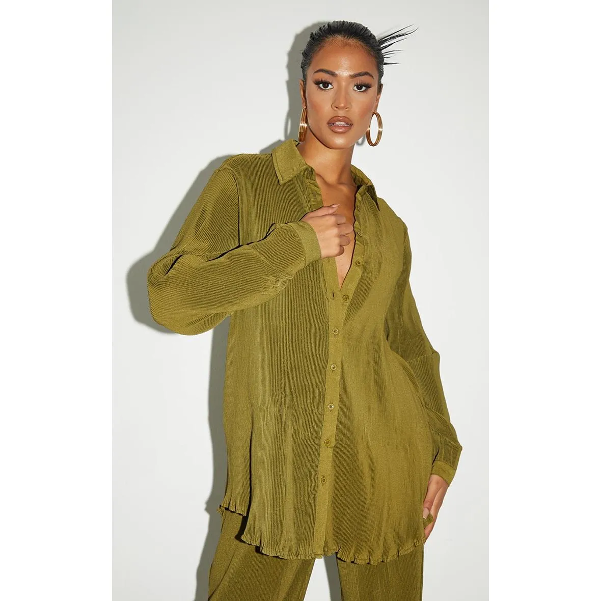 Tall – Chemise oversize plissée vert olive à détail manchettes