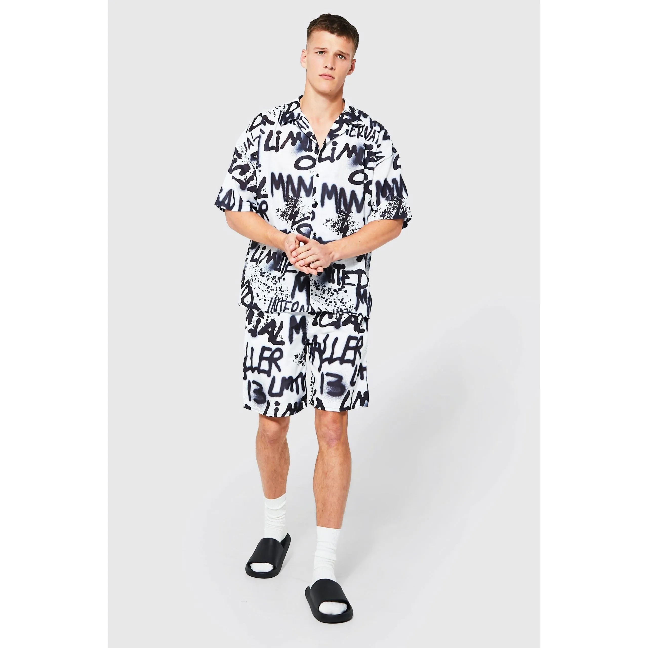 Tall – Ensemble à imprimé graffiti avec chemise et short de bain – Blanc