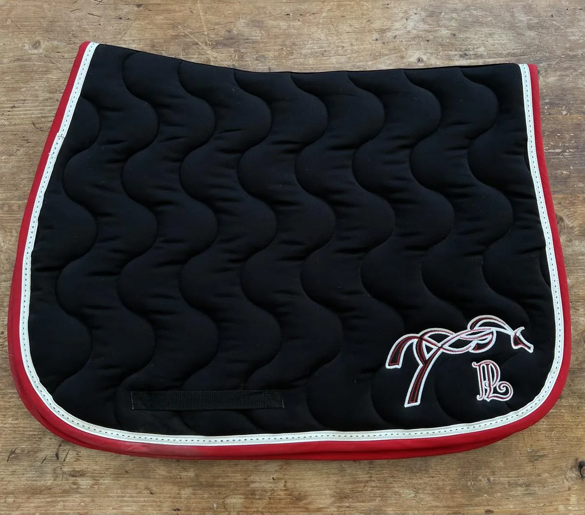 Tapis Pénélope Noir et Rouge