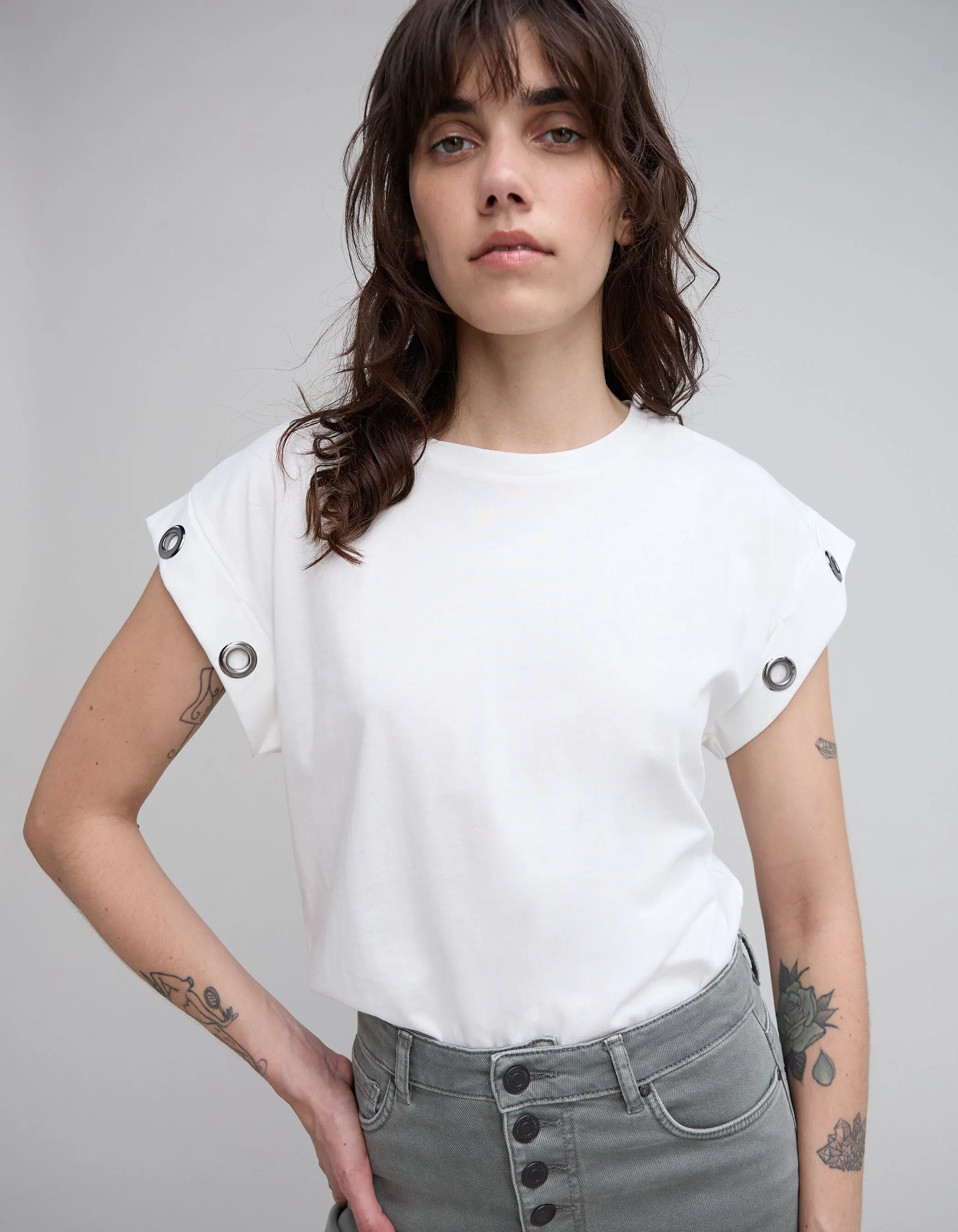 Tee-shirt blanc décor pressions manches Femme