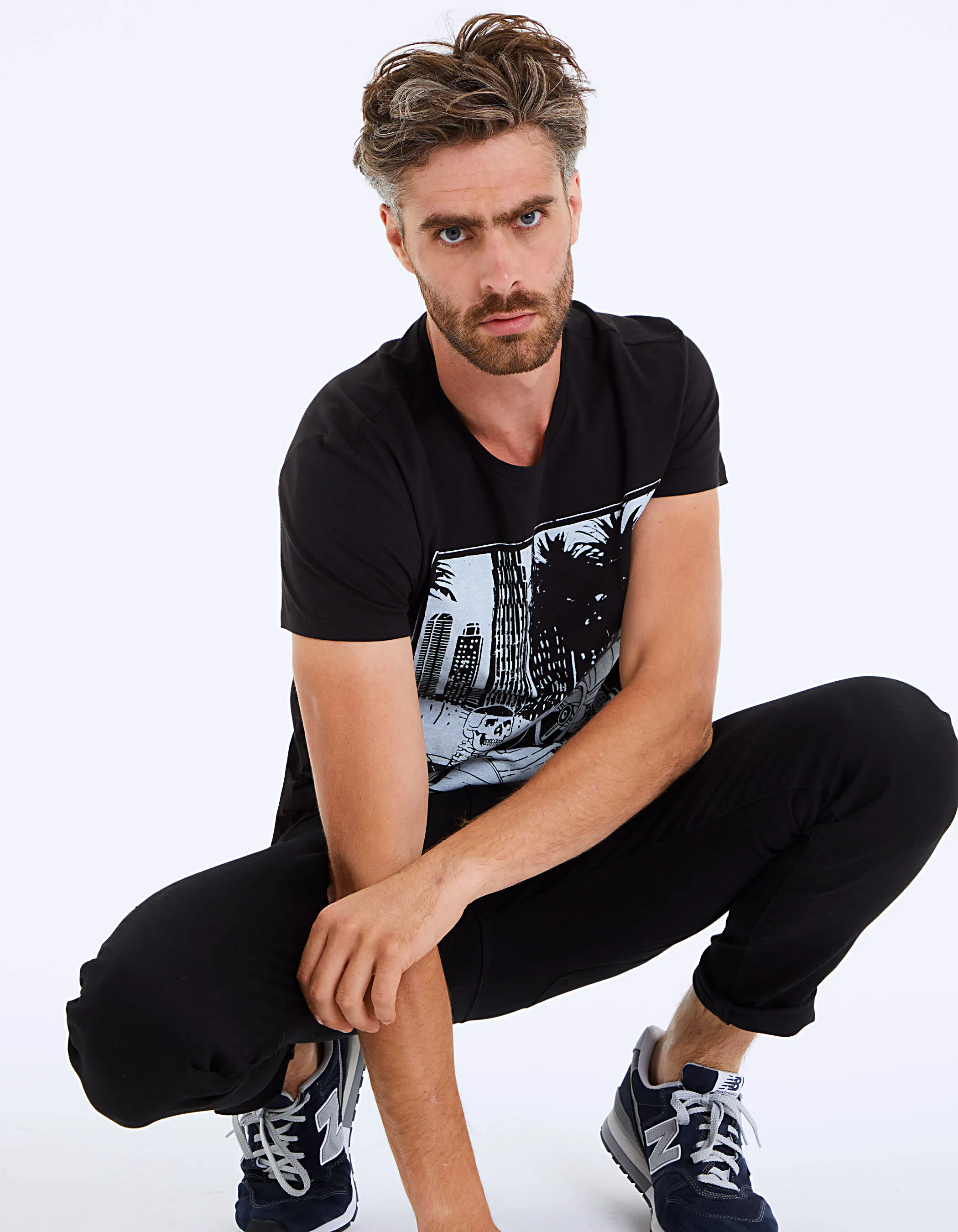 Tee-shirt noir avec chauffeur-squelette blanc Homme