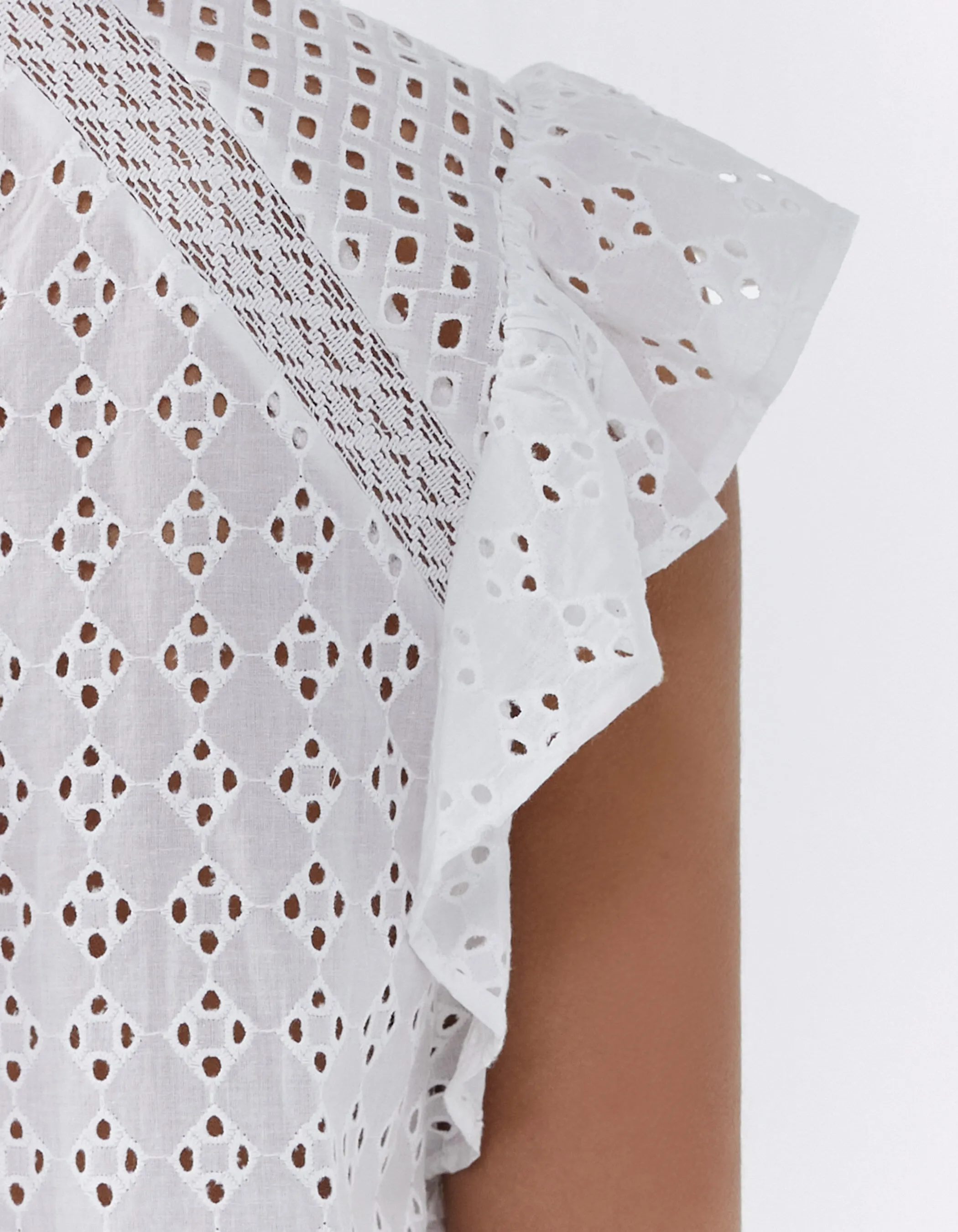 Top blanc cassé broderie anglaise et volants femme