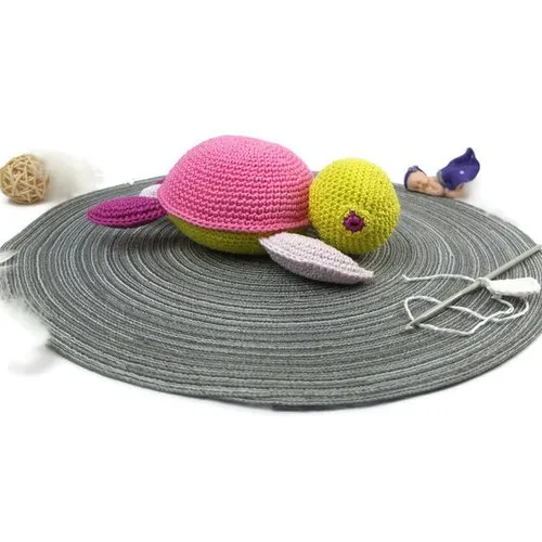 Tortue au crochet multicolore en fil de coton